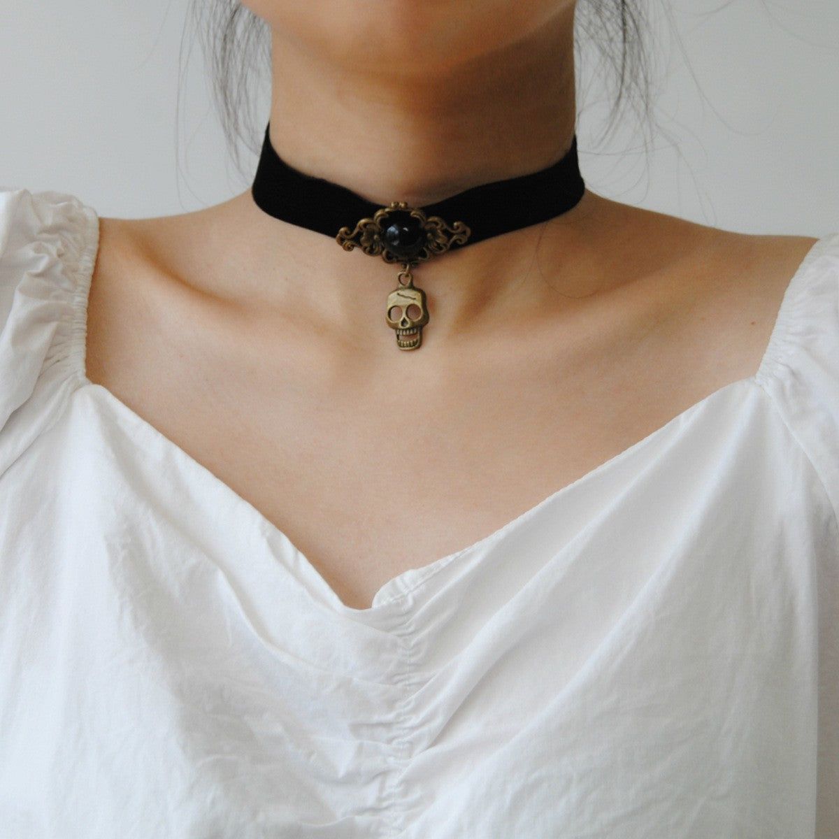 2024 European and American velvet strap skull necklace vintage pearl necklace clavicle chain clothing accessories wholesale Halloween