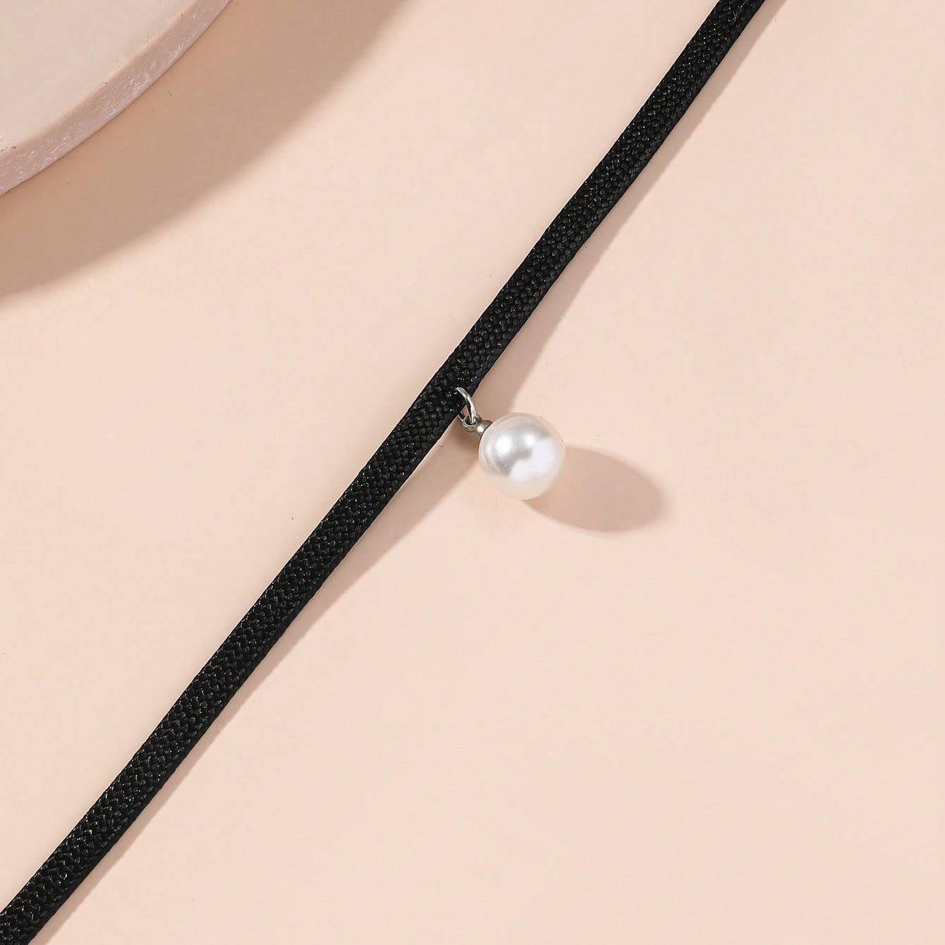 2024 New Japanese and Korean Jewelry Necklace Women's Korean Version Simple Lace Clavicle Chain Fashion Short Choker Necklace