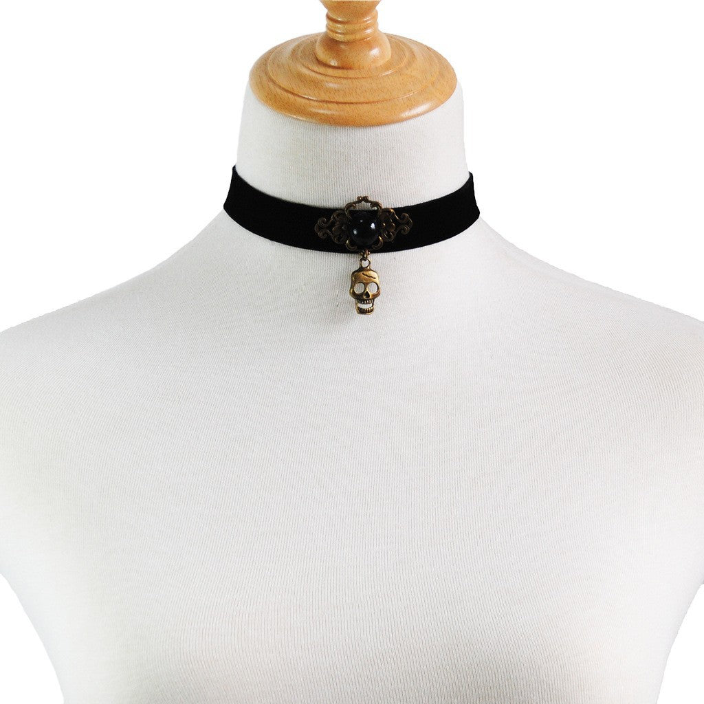 2024 European and American velvet strap skull necklace vintage pearl necklace clavicle chain clothing accessories wholesale Halloween