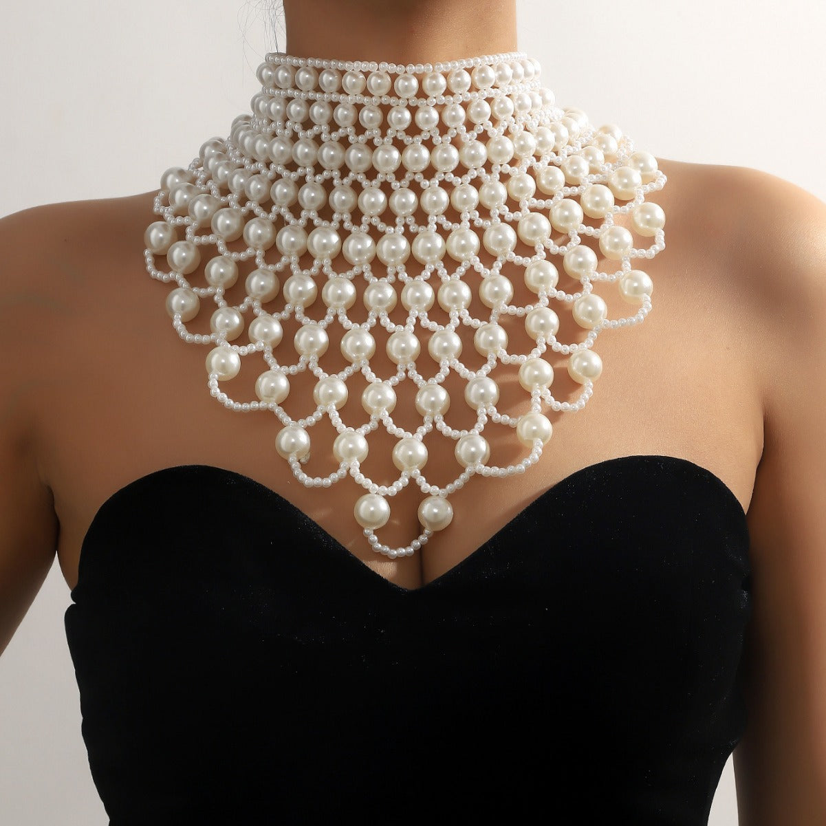 New Exaggerated Neck Choker European Vintage Wedding Dress Elegant Scalloped Shawl Hollow Beaded Necklace