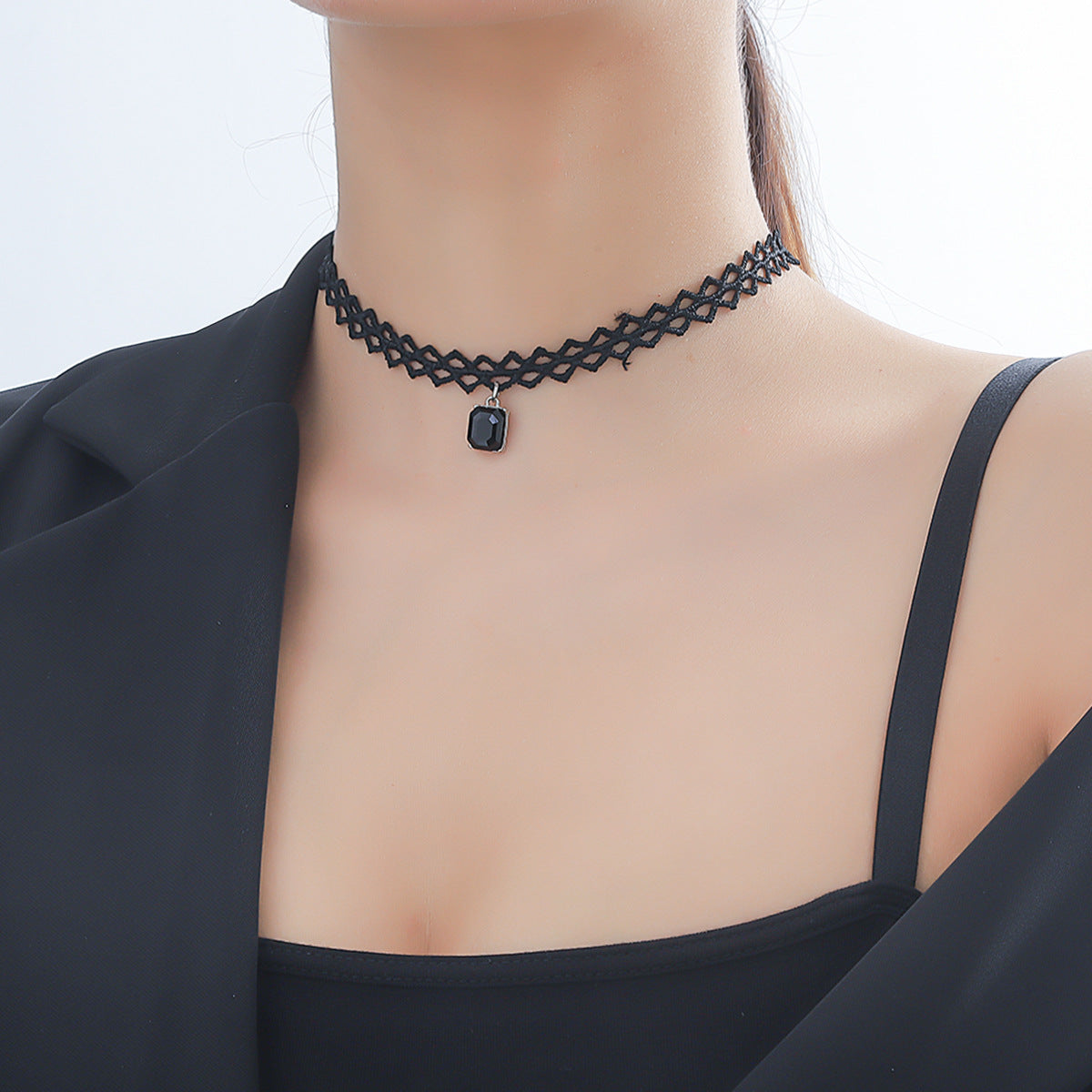 2024 New Japanese Korean Necklace Women's Korean Version Simple Lace Clavicle Chain Fashion Short Choker Necklace