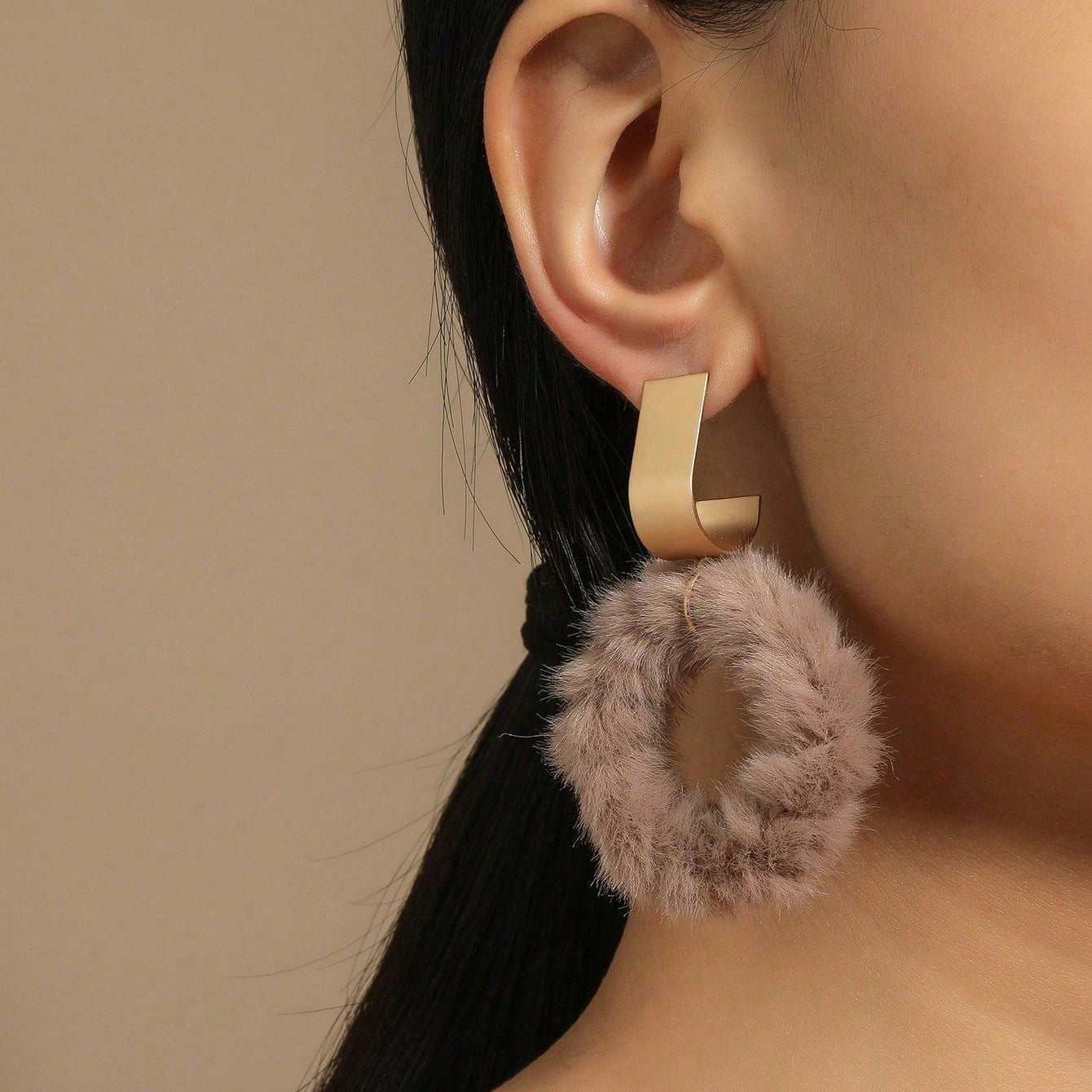 2024 New Jewelry, Japanese and Korean Exaggerated Personality, Furry Circle Pendant, Temperament, Versatile, Super Fairy Big Earrings, Earrings