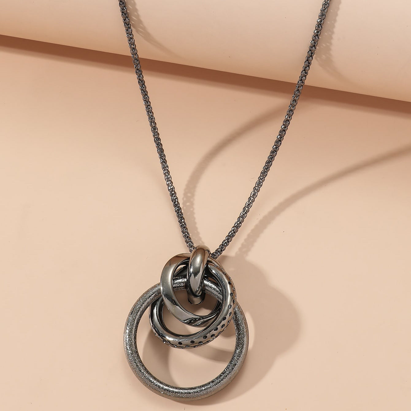 2024 New Cross Border Sweater Chain Long European and American Retro Premium Jewelry Fashion Metal Pendant Necklace