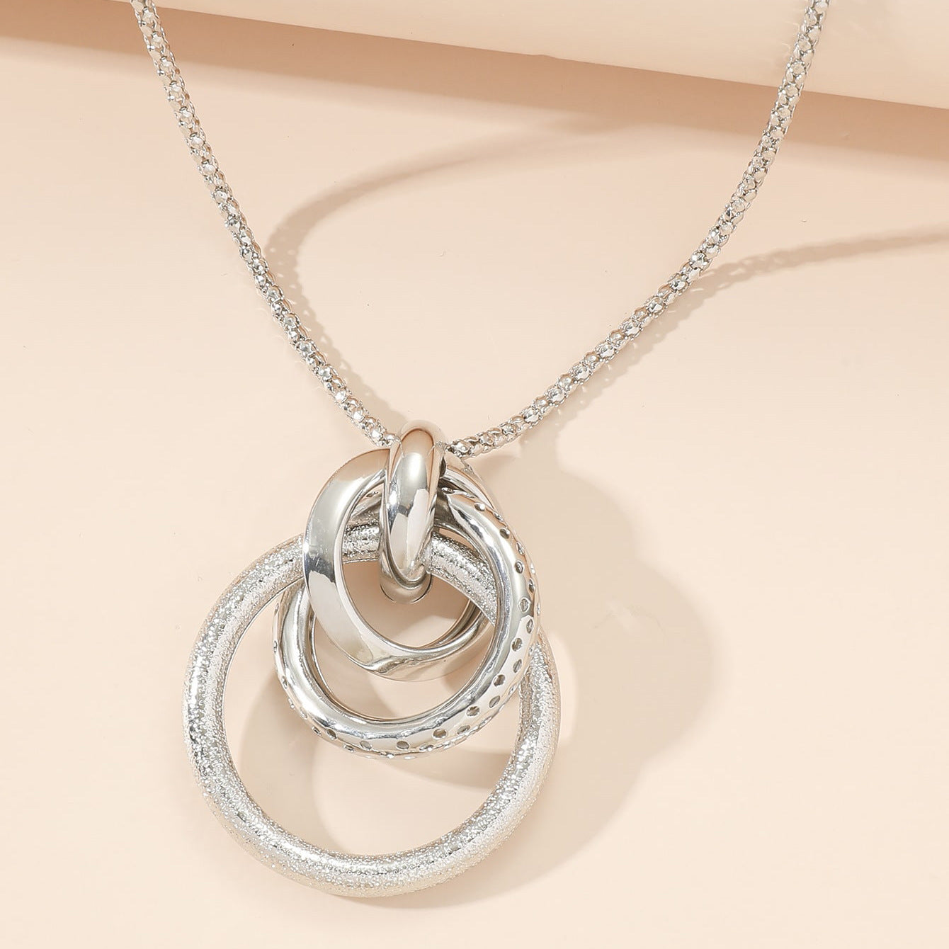 2024 New Cross Border Sweater Chain Long European and American Retro Premium Jewelry Fashion Metal Pendant Necklace