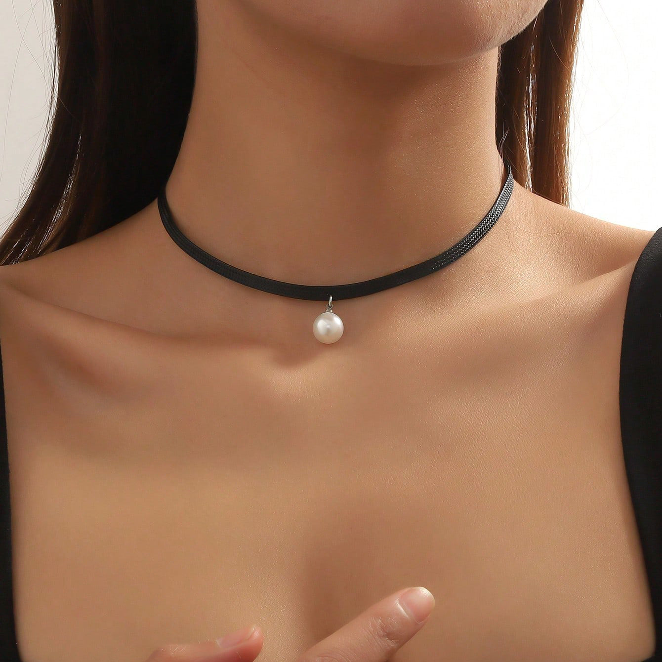 2024 New Japanese and Korean Jewelry Necklace Women's Korean Version Simple Lace Clavicle Chain Fashion Short Choker Necklace