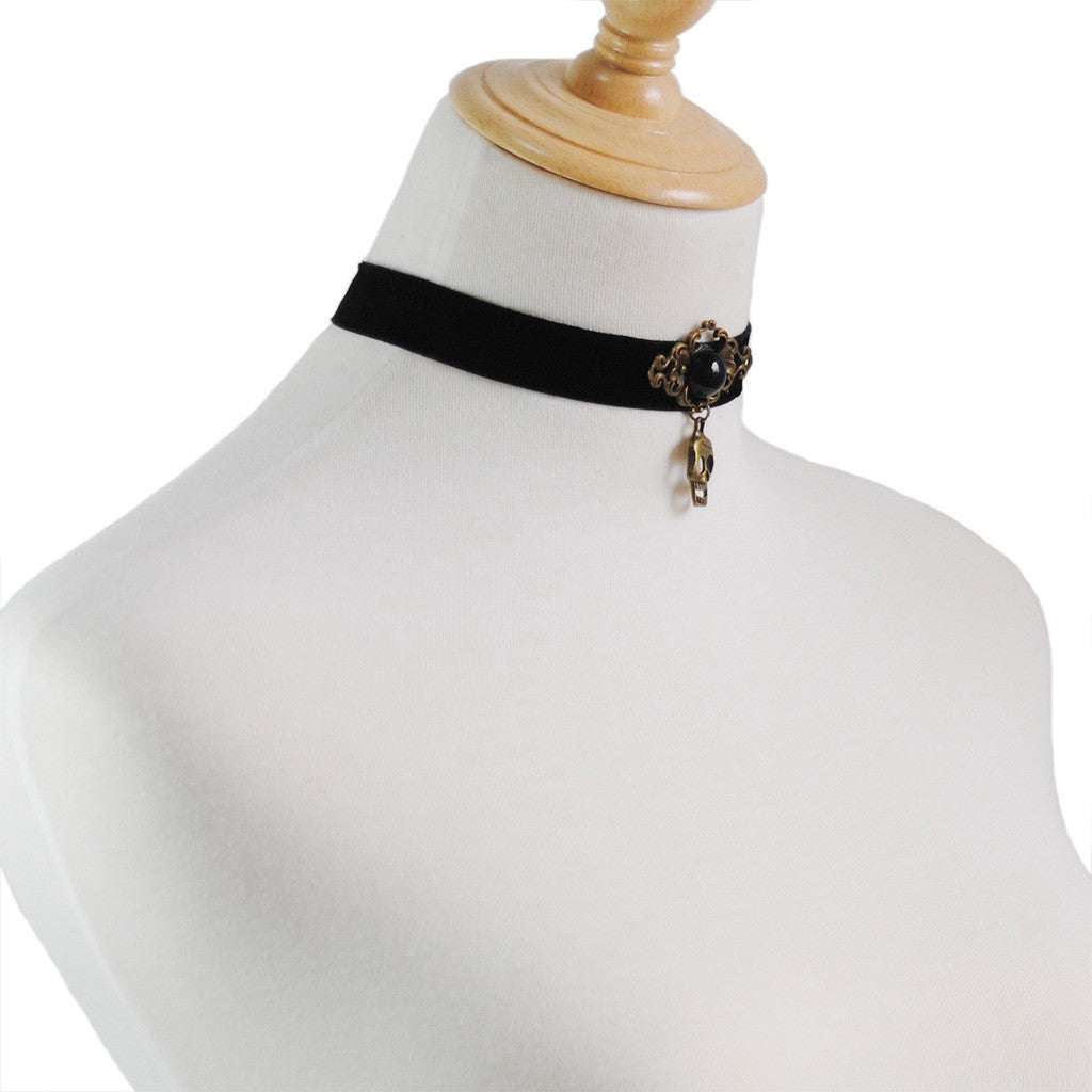 2024 European and American velvet strap skull necklace vintage pearl necklace clavicle chain clothing accessories wholesale Halloween