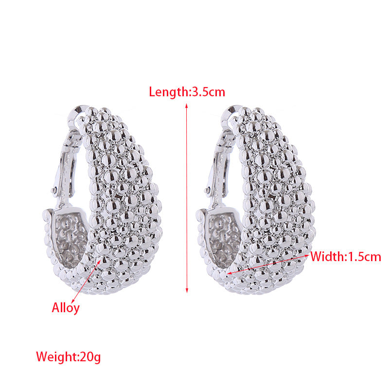 Personality ins: cold style, metallic polka dot earrings, S925 silver needle, C-shaped alloy earrings, fashionable and versatile ear accessories