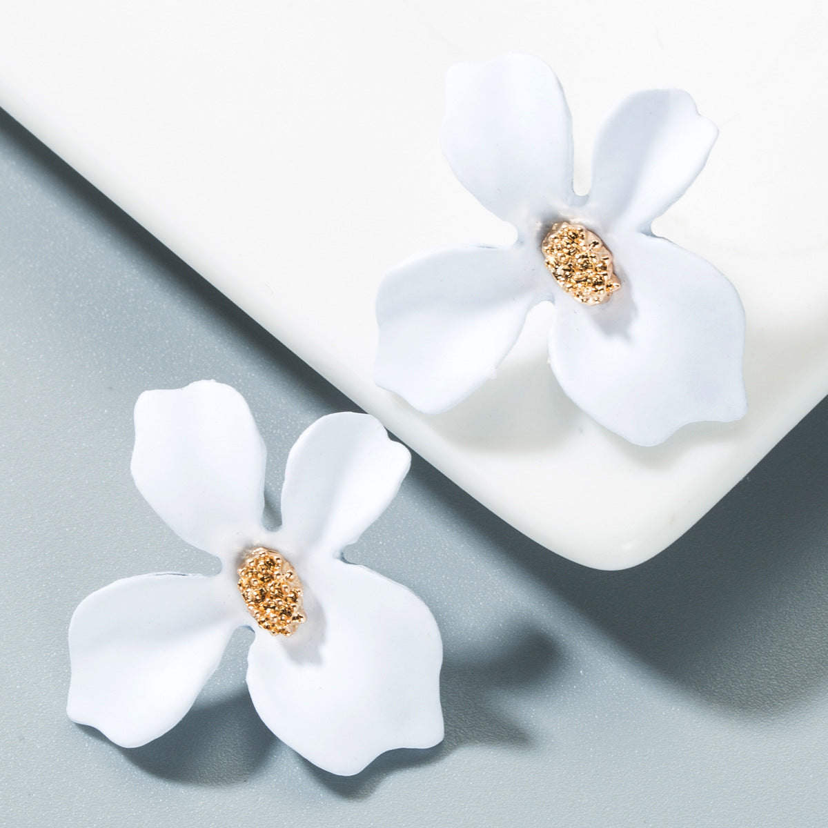 European and American exaggerated earrings, fashion temperament, flower earrings, alloy small fresh petal stud earrings, personality earring