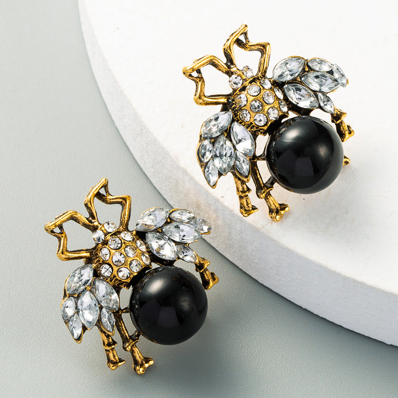 ins European and American trend retro personality bee big pearl earrings women's inlaid rhinestone alloy versatile stud earring