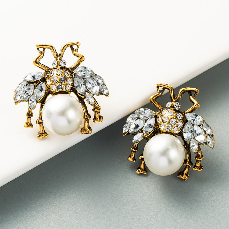 ins European and American trend retro personality bee big pearl earrings women's inlaid rhinestone alloy versatile stud earring