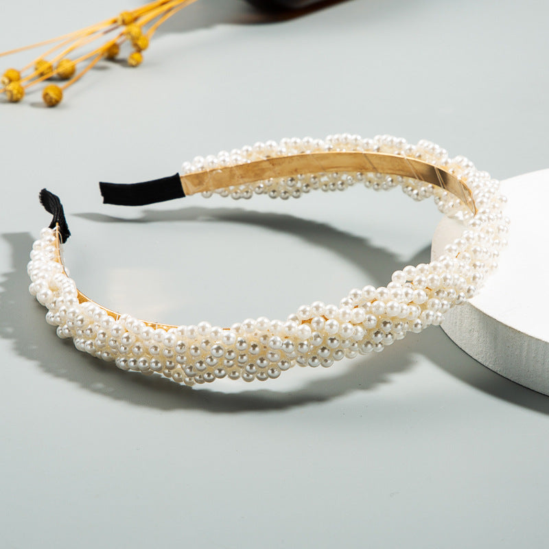The Korean version is fashionable and beautiful, full of pearl headbands, and the girl is super immortal, and the headband temperament is versatile, and the European and American simple headbands are used