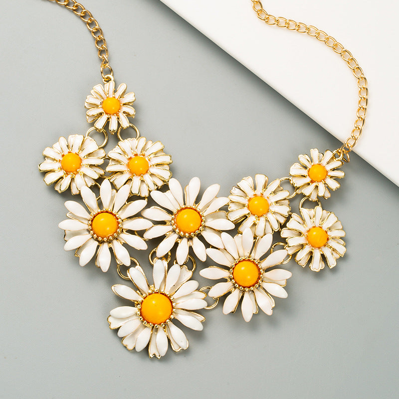 European and American cross-border supply, versatile jewelry, multi-layered small daisy, flowers, fashion, spring new accessories, banquet necklaces