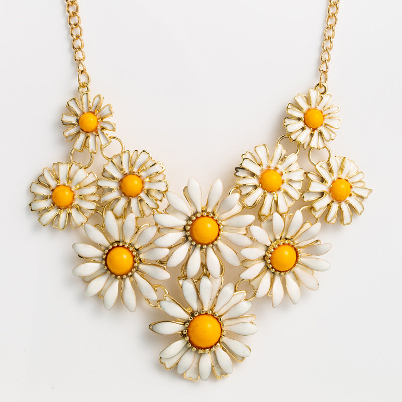 European and American cross-border supply, versatile jewelry, multi-layered small daisy, flowers, fashion, spring new accessories, banquet necklaces