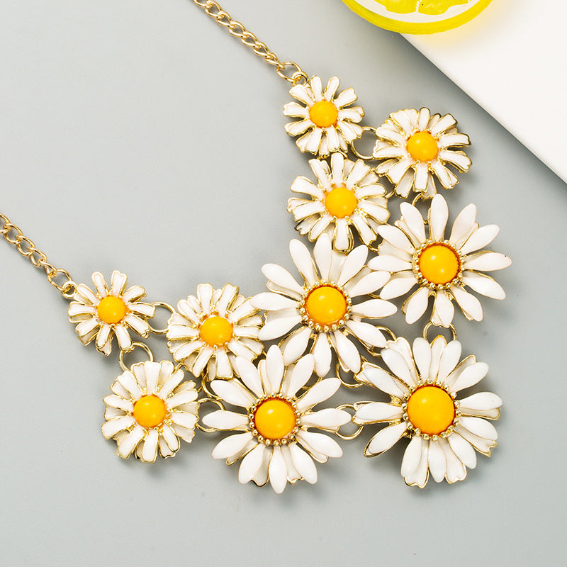 European and American cross-border supply, versatile jewelry, multi-layered small daisy, flowers, fashion, spring new accessories, banquet necklaces