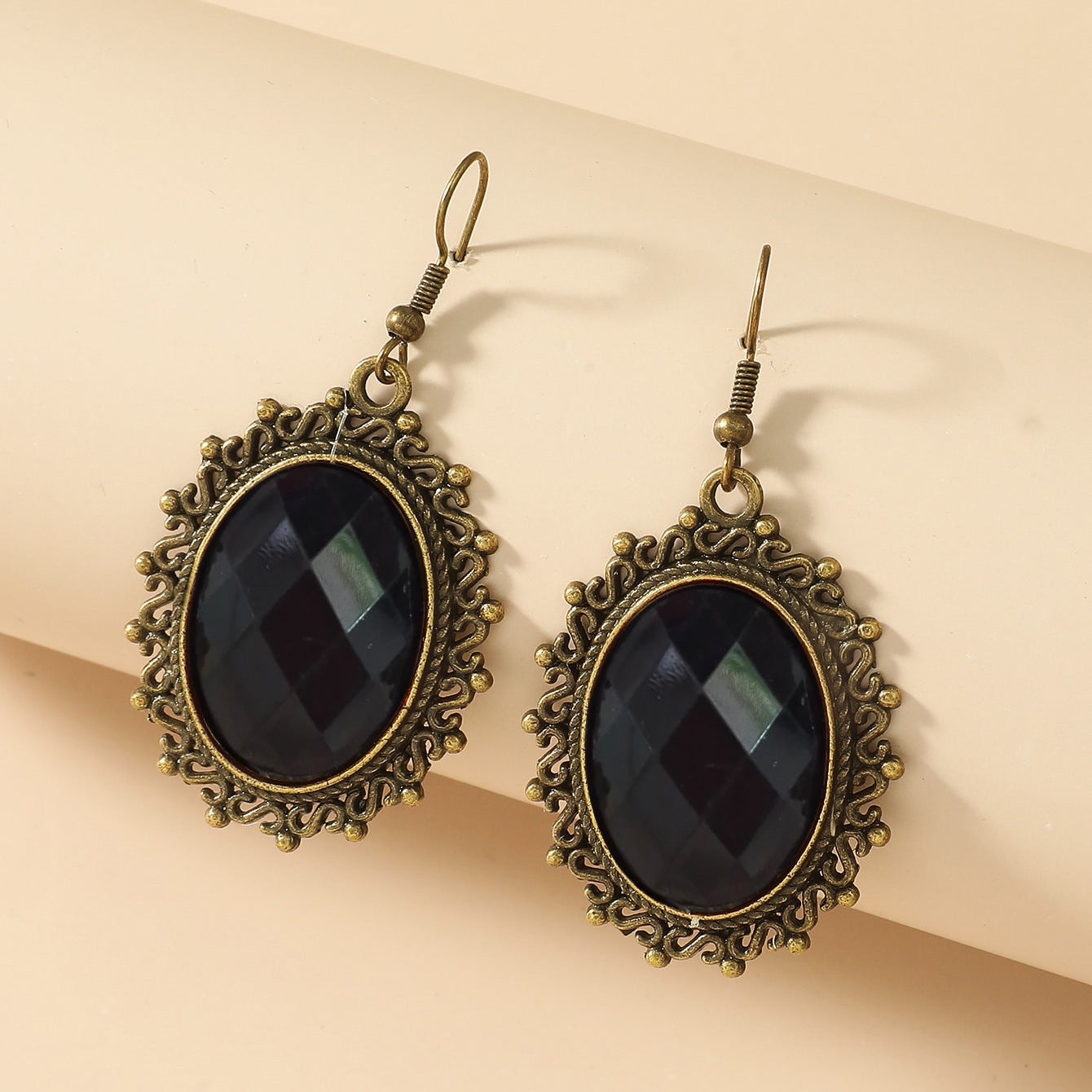 New European and American jewelry, retro simple earrings, high-end temperament, personality, black gemstone pendant, crystal and versatile earrings