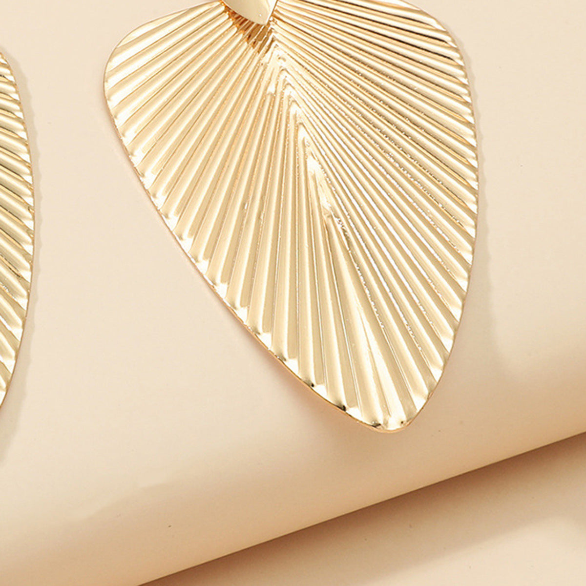 New European and American cross-border new products personality exaggerated geometric metal earrings ins wind leaf earrings