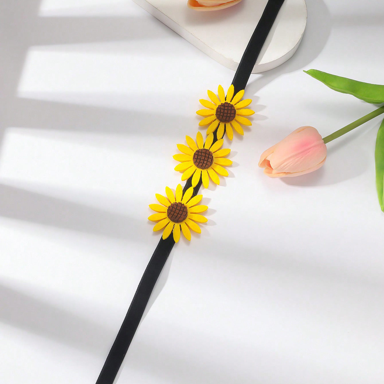 The new Korean version of the jewelry forest series small fresh sunflower flower necklace temperament fashion and versatile necklace