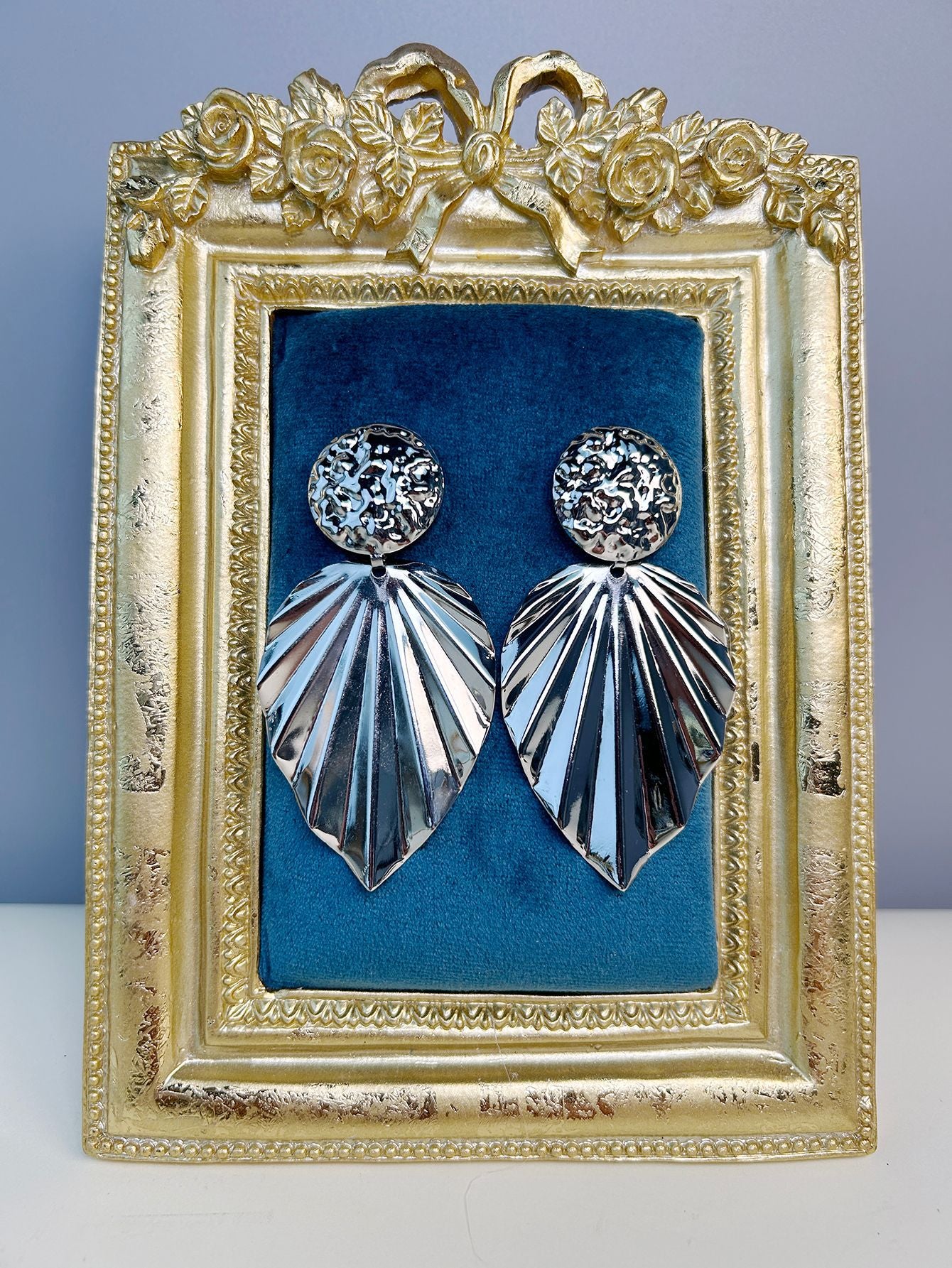 New European and American exaggerated jewelry, retro geometric triangle shape, metal earrings, personality temperament, alloy cutout earrings
