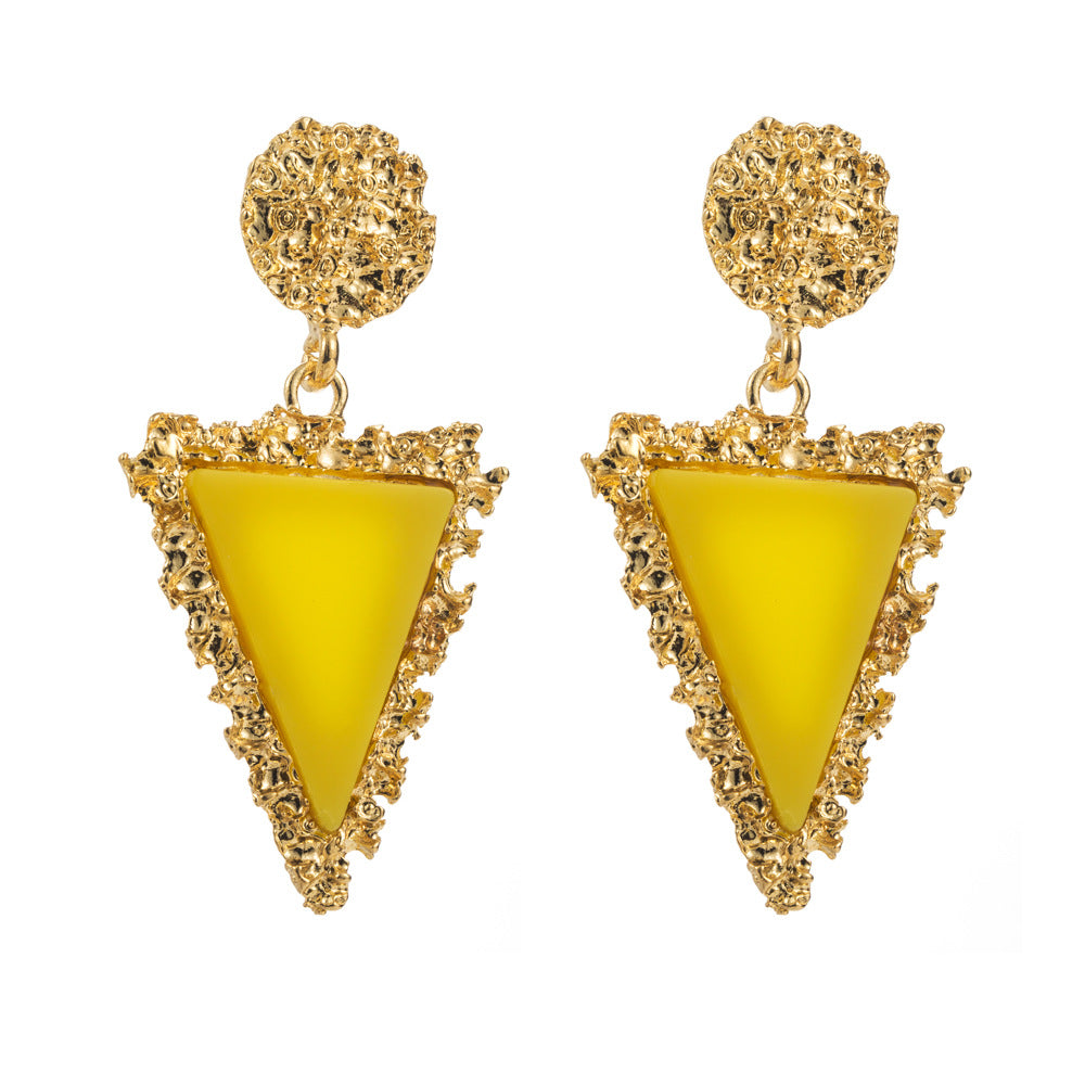 European and American retro vintage embossed resin earrings, simple triangle pendant, niche high-end fashion catwalk earrings