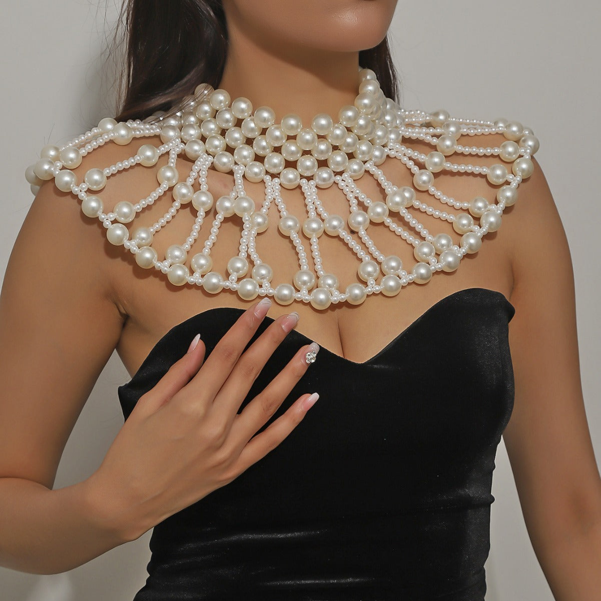 New European and American Neck Necklace Western Vintage Wedding Dress with Pearl Shawl Scalloped Beaded Cutout Necklace