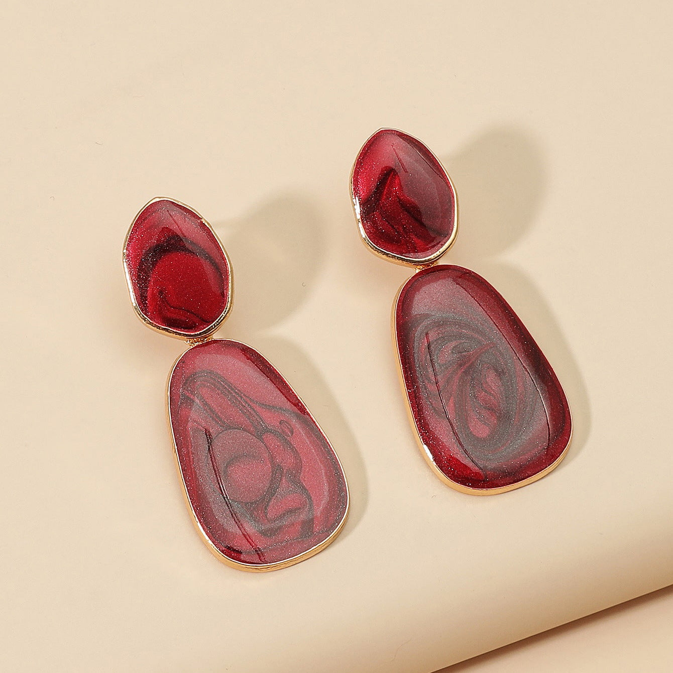 The new Korean version of the jewelry geometric oval color drop glaze high-end earrings is fashionable, simple and versatile