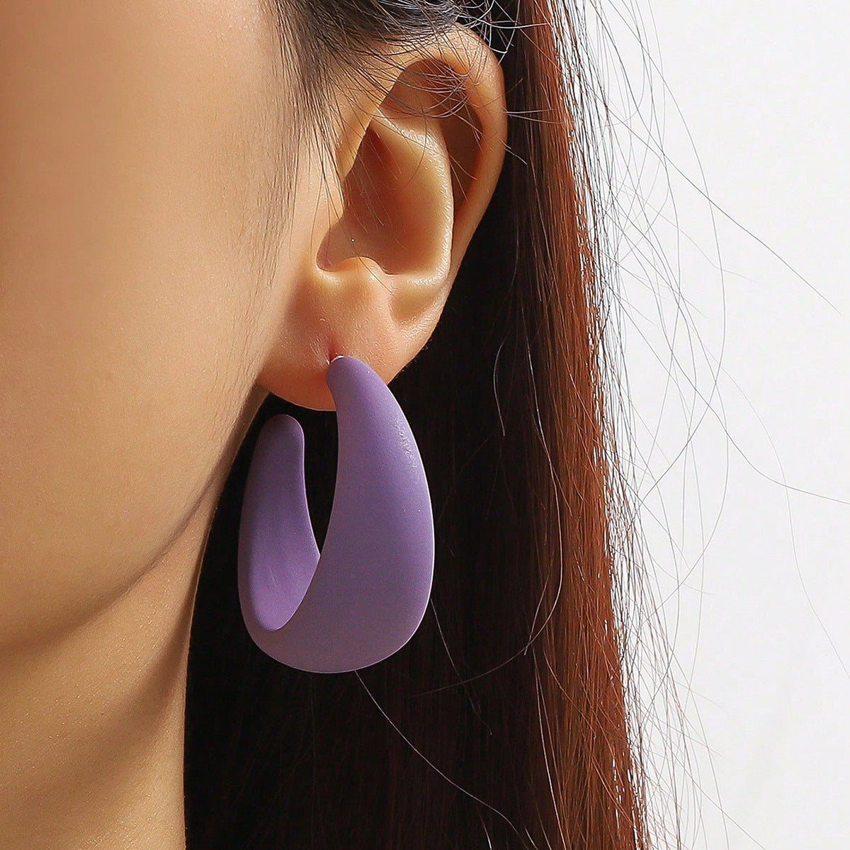 The new European and American fashion personality candy color C-shaped simple large earring exaggerated summer versatile high-end earrings