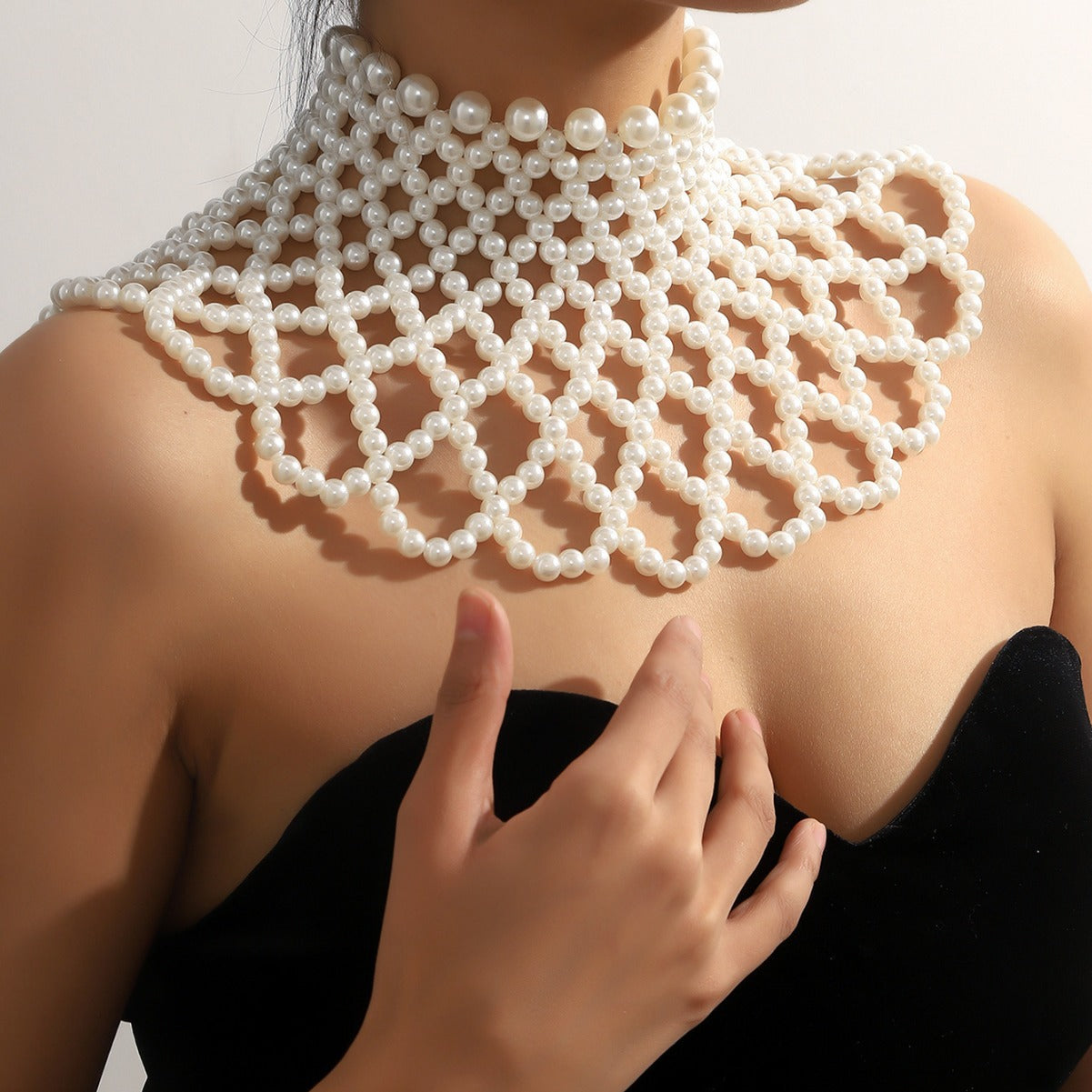 New European and American Neck Necklace Western Vintage Wedding Cheongsam Dress with Pearl Shawl Scalloped Cutout Necklace
