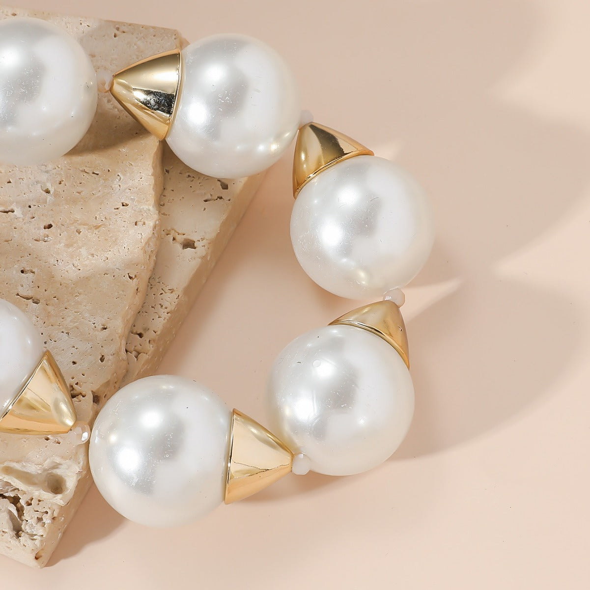 The new European and American high-end exaggerated metal splicing big pearl retro trendy versatile clavicle chain temperament big brand necklace