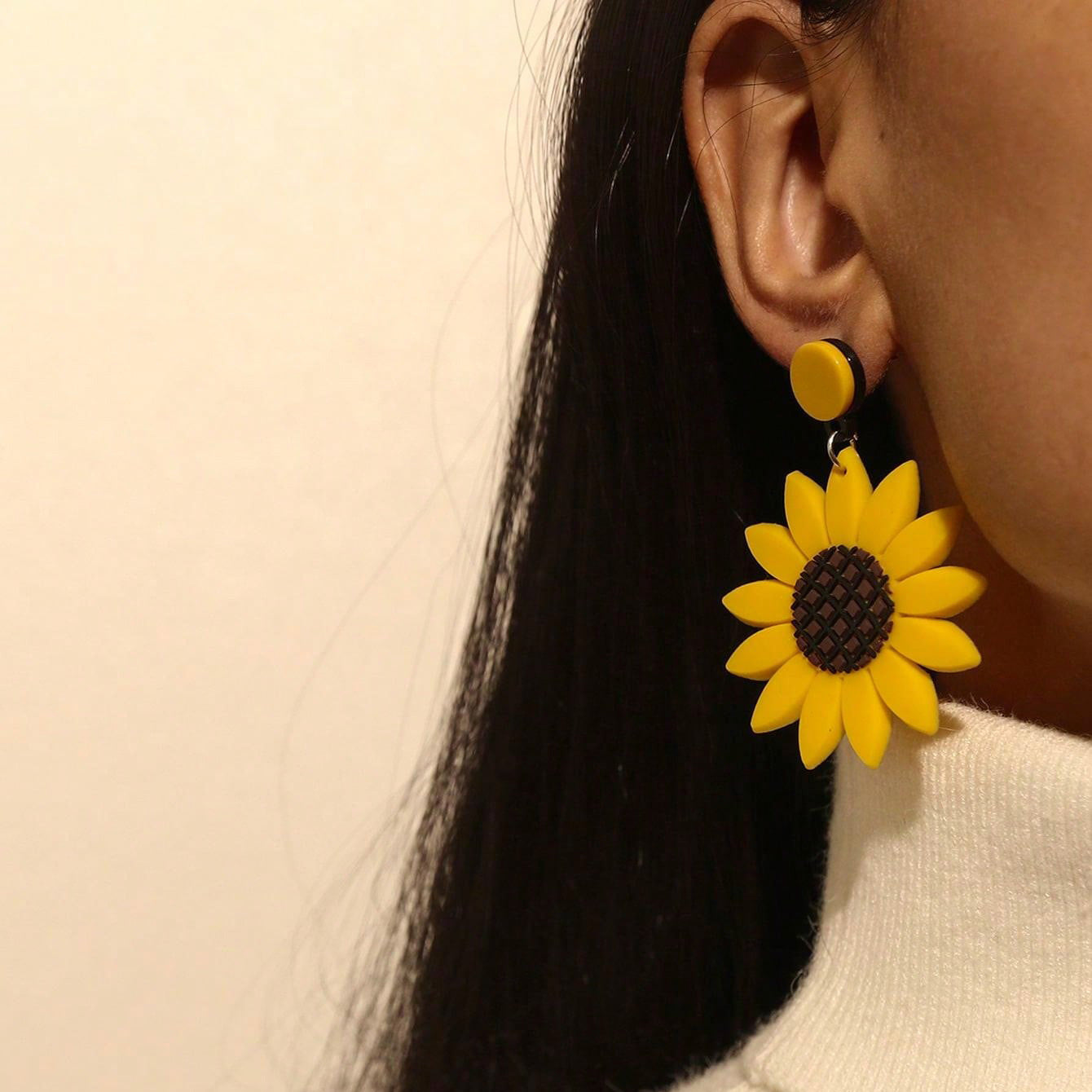 The new Korean version of the fashionable retro forest series Chaoxian sunflower pineapple small fresh earrings with personality and temperament are versatile