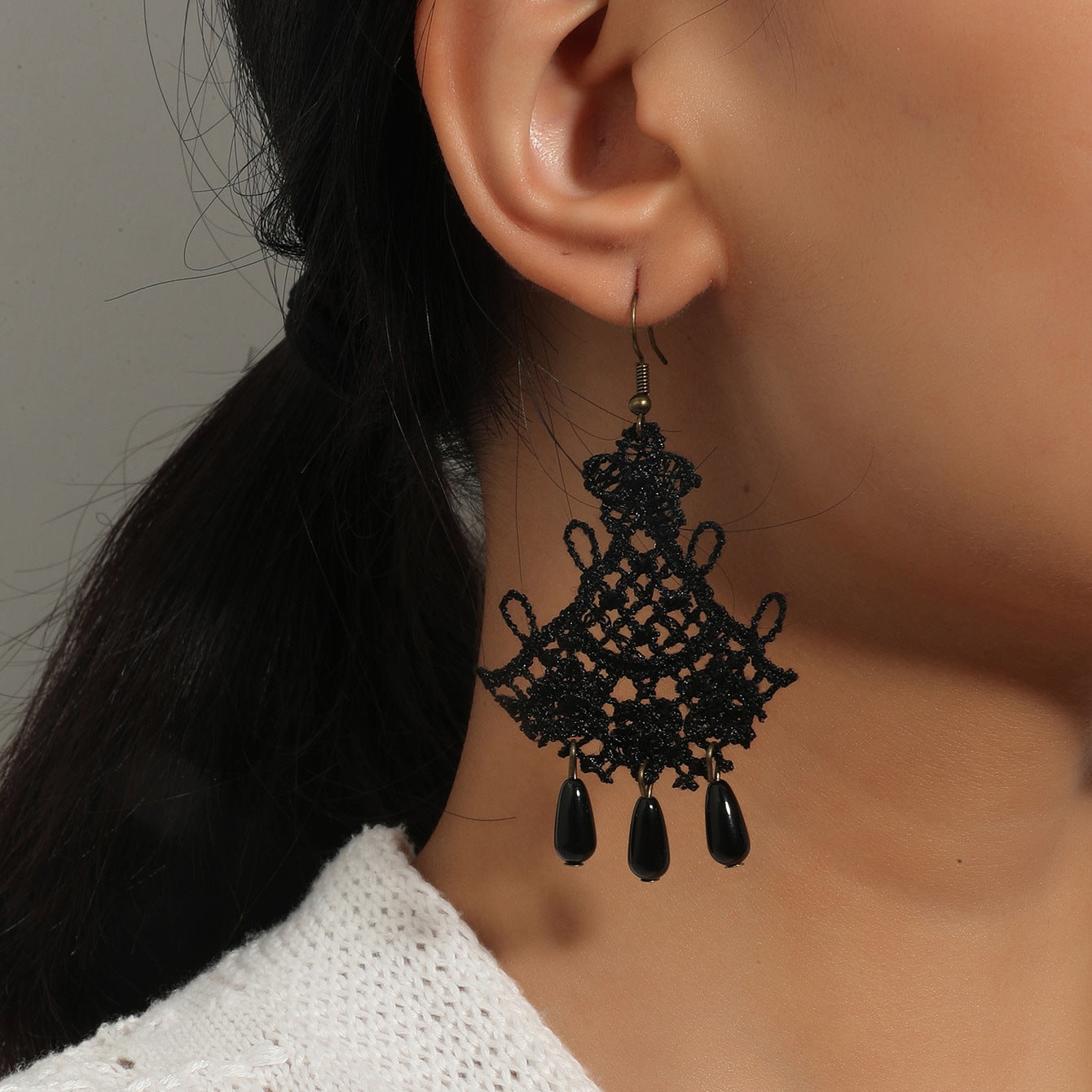 New European and American Stud Ladies Noble Earrings Antique Black Tassel Lace Earrings Foreign Trade Jewelry Spot Wholesale