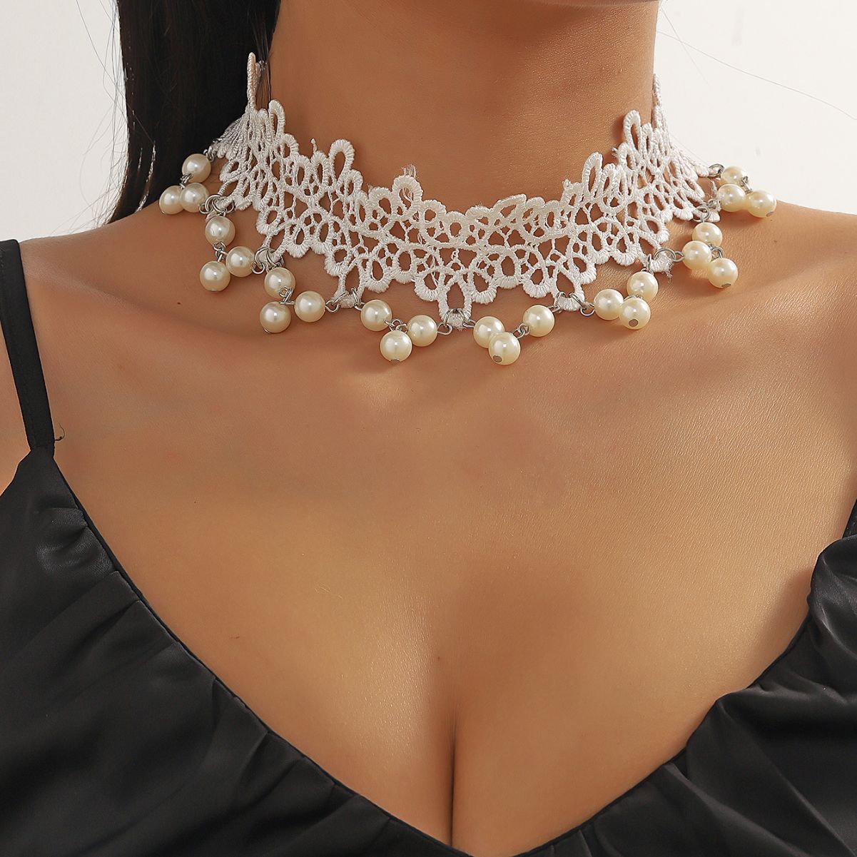 New cross-border European and American hot selling fashion necklace pearl pendant personality short clavicle lace necklace