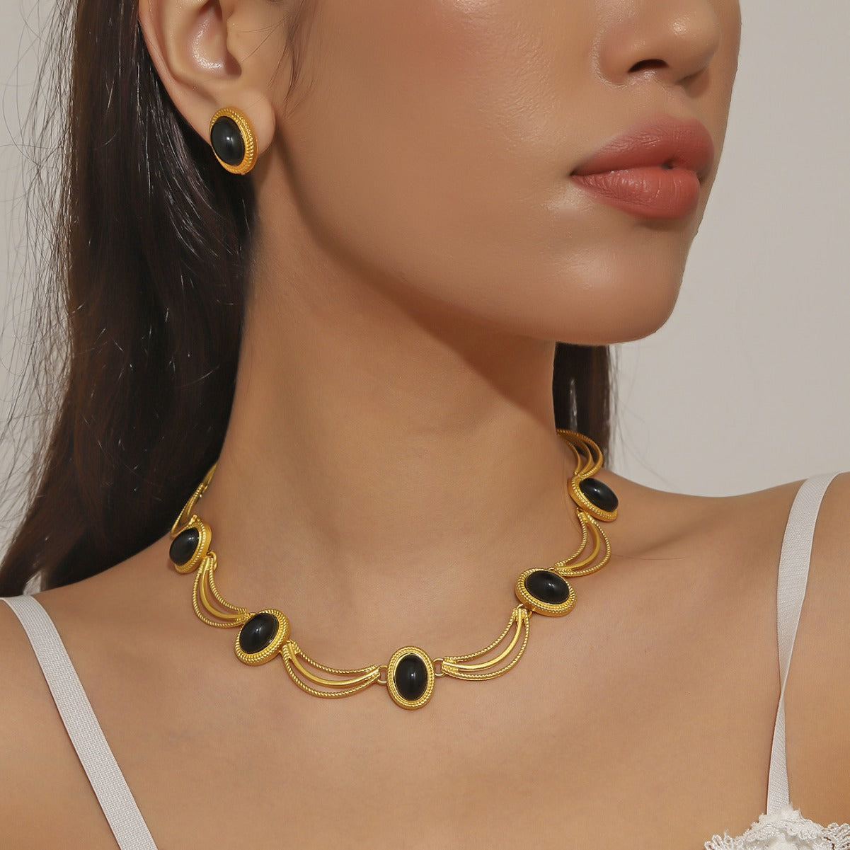 New vintage court black gemstone necklace earrings set exaggerated temperament necklace earrings ornaments