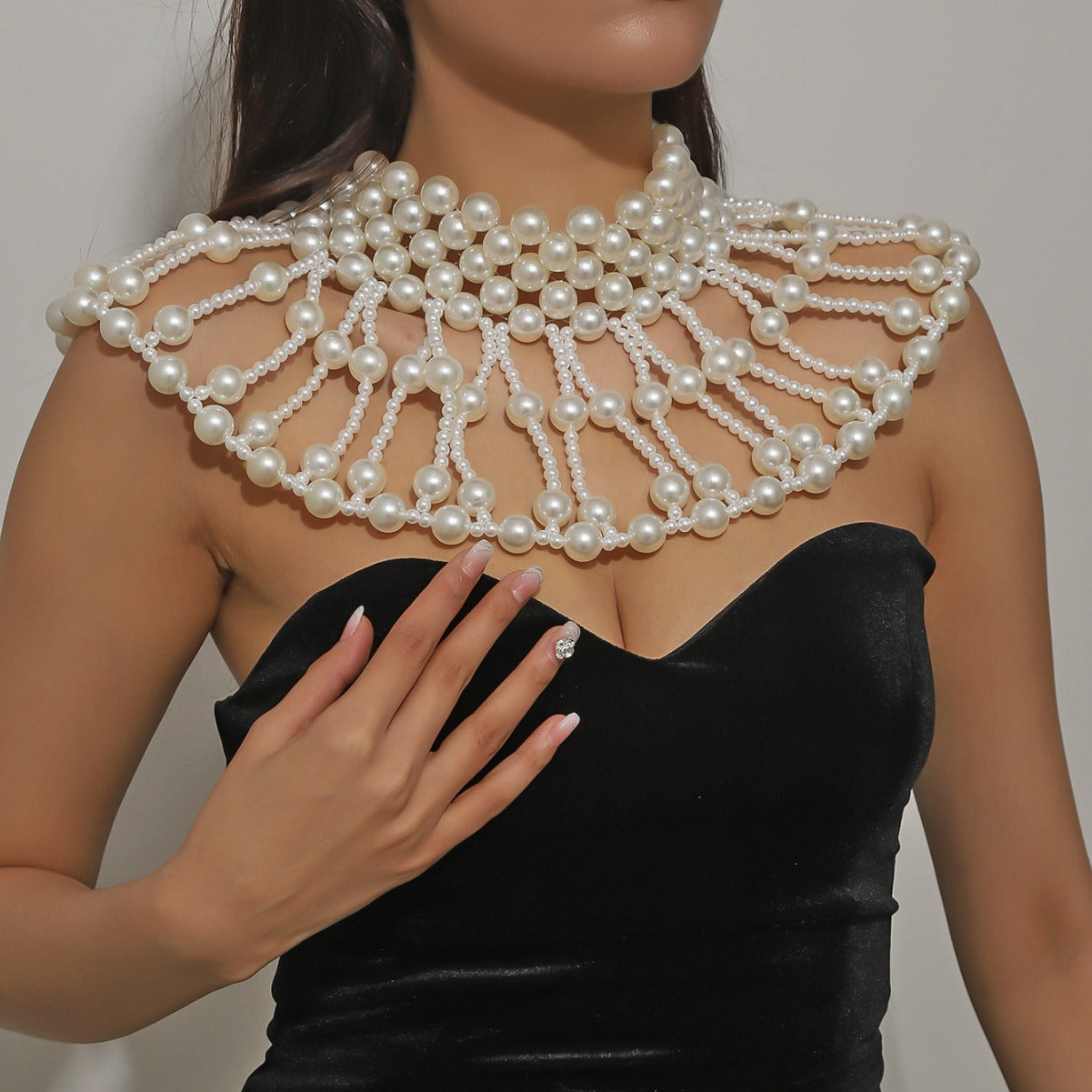 New European and American Neck Necklace Western Vintage Wedding Dress with Pearl Shawl Scalloped Beaded Cutout Necklace