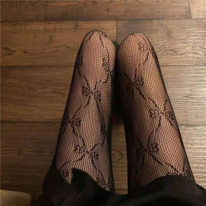 Stockings, women's alphabet socks, flowers, sexy anti-hook silk pantyhose, wild Korean version of the net socks, lace, beautiful legs, butterfly socks