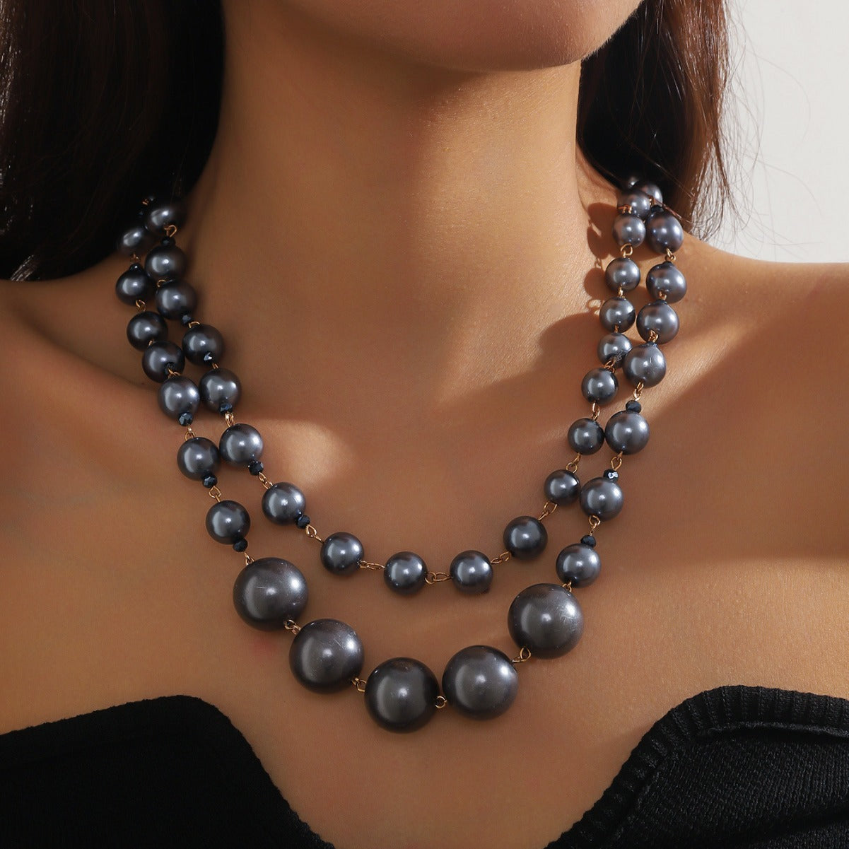 The new retro luxury niche temperament multi-layer pearl stacked clavicle chain necklace is fashionable and versatile