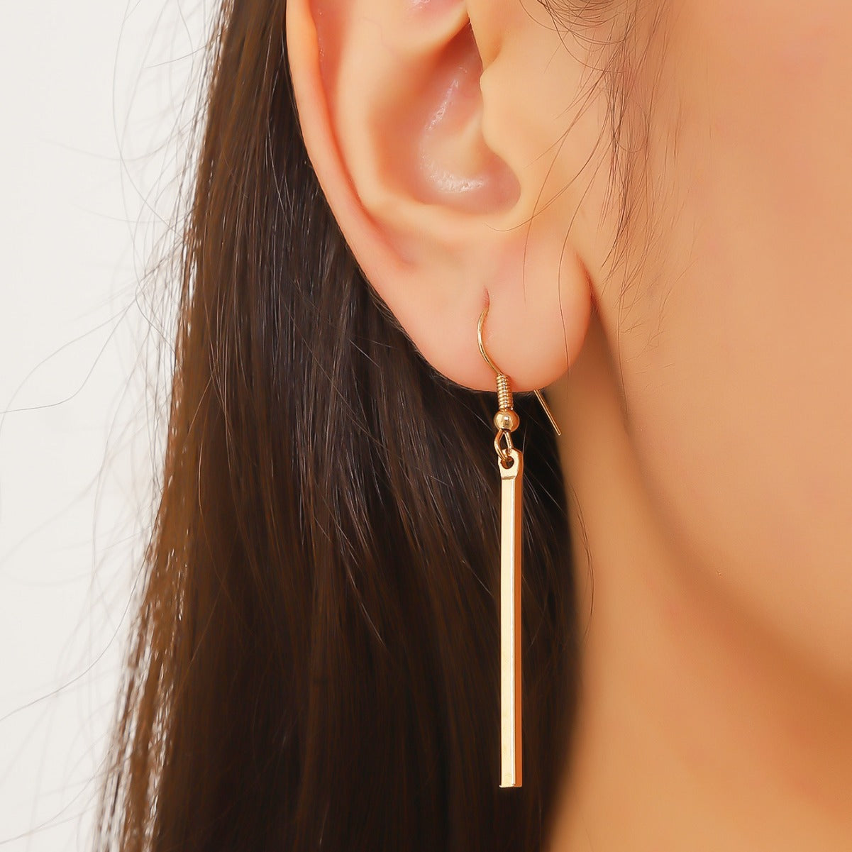 New personality European and American metal petal stud earrings retro Hong Kong style fashion catwalk vintage style earrings