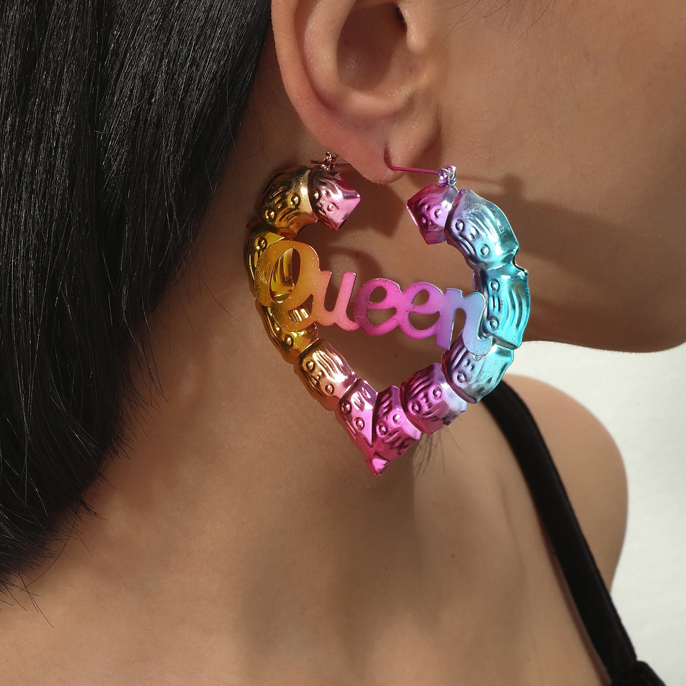 The new European and American jewelry round bamboo letter earrings have an exaggerated personality, metal design, and large earring earrings