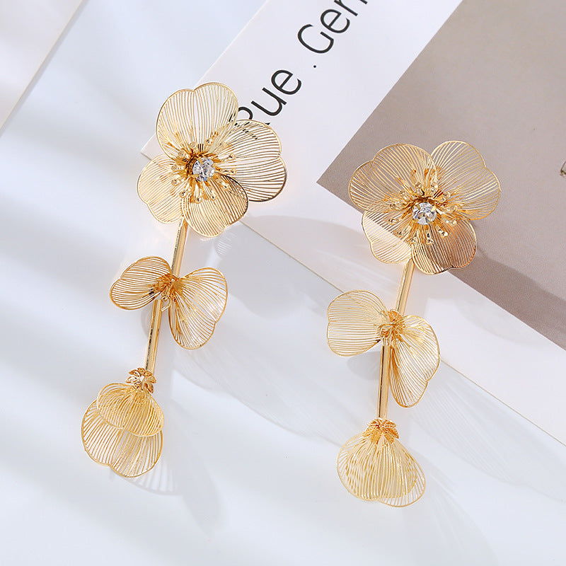 European and American fashion multi-layer spliced earrings, light luxury, long metallic flowers, exaggerated earrings, diamonds, high-end earrings, women