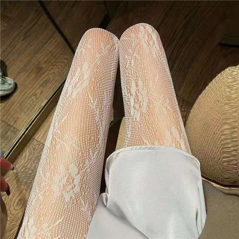 Stockings, women's alphabet socks, flowers, sexy anti-hook silk pantyhose, wild Korean version of the net socks, lace, beautiful legs, butterfly socks