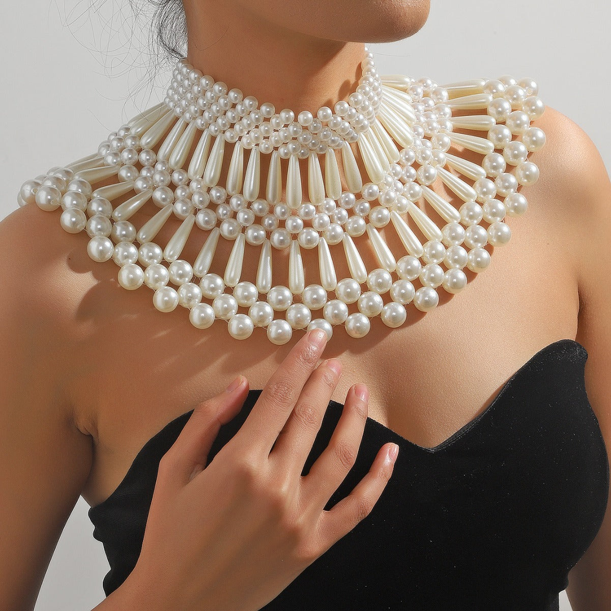 New exaggerated neck necklace ornaments, vintage wedding dress items, elegant scalloped shawl, cut-out beaded necklace