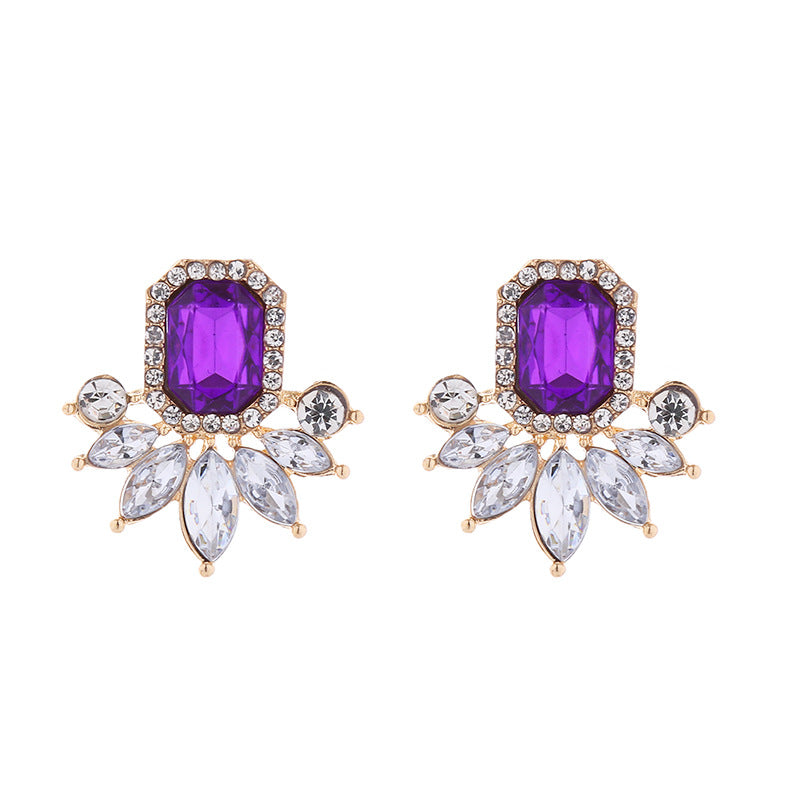 European and American cross-border fashion retro palace style alloy diamond earrings, women's versatile, light luxury, high-end ear jewelry wholesale