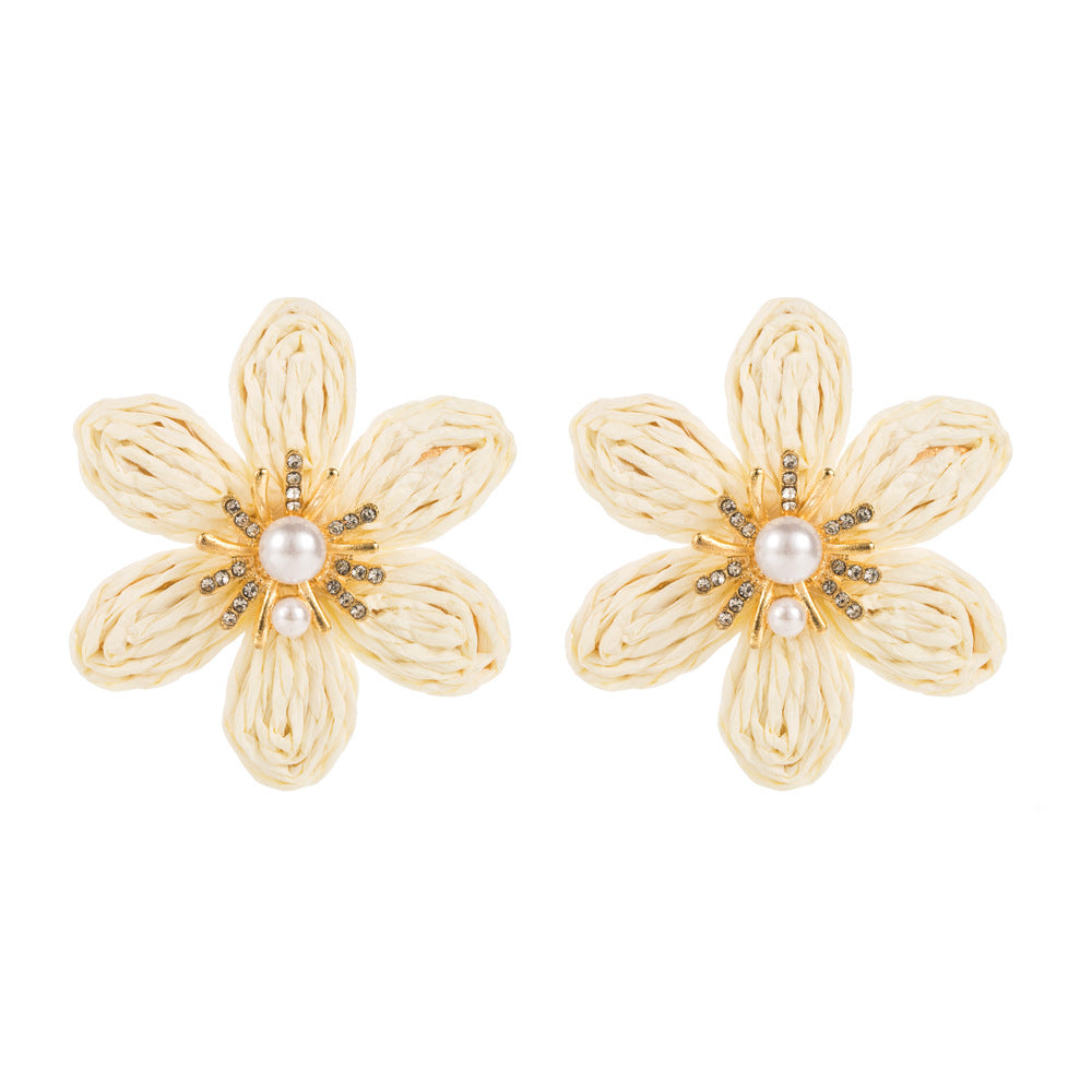 European and American fashion hand-woven raffia flower earrings, resort style alloy diamond pearl stamen stud earrings