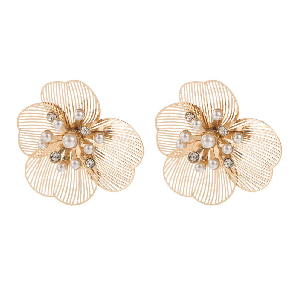 Cross-border new fashion hollow diamond pearl flower earrings women's simple and delicate luxury exaggerated stud earrings