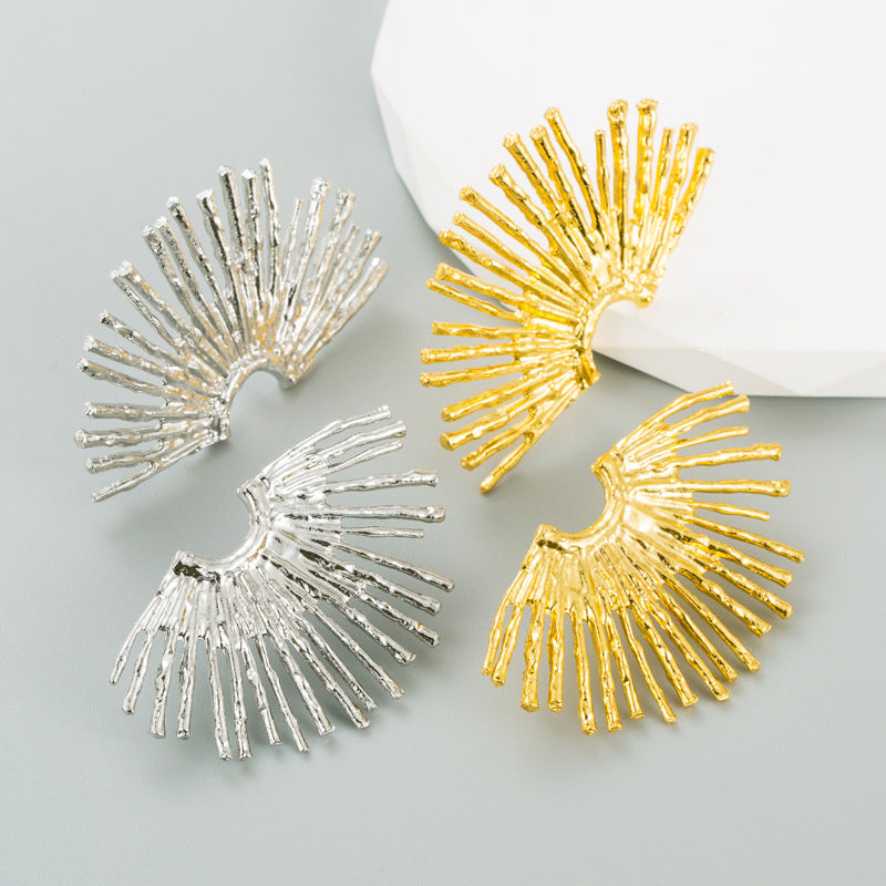 Cross-border popular ins style exaggerated earrings wholesale ZA alloy sunflower studs gold punk high-quality earrings