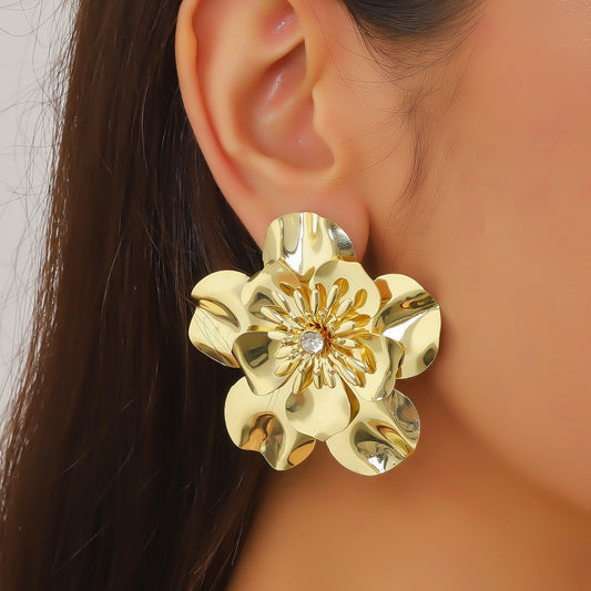 New summer alloy rhinestone flower earrings European and American exaggerated trend metallic flower stud earrings