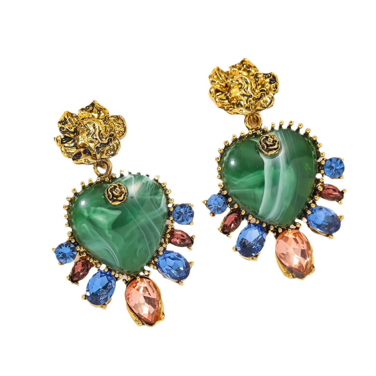 The new emerald drop earrings are light luxury, high-end, pre-loved earrings, niche design, retro atmosphere, earrings
