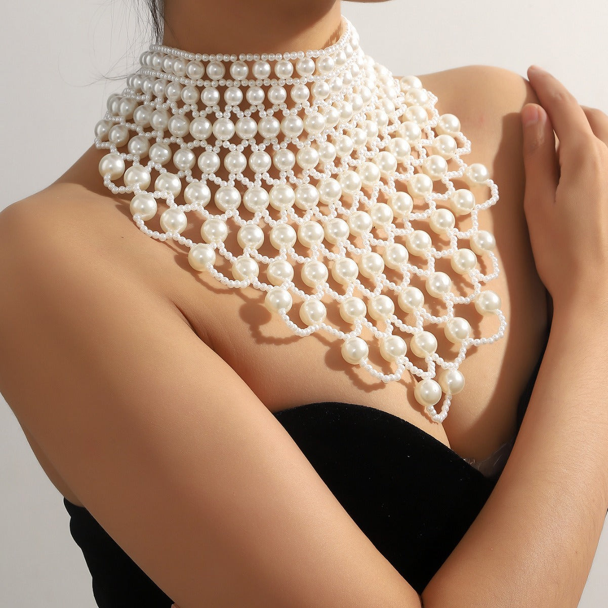 New Exaggerated Neck Choker European Vintage Wedding Dress Elegant Scalloped Shawl Hollow Beaded Necklace