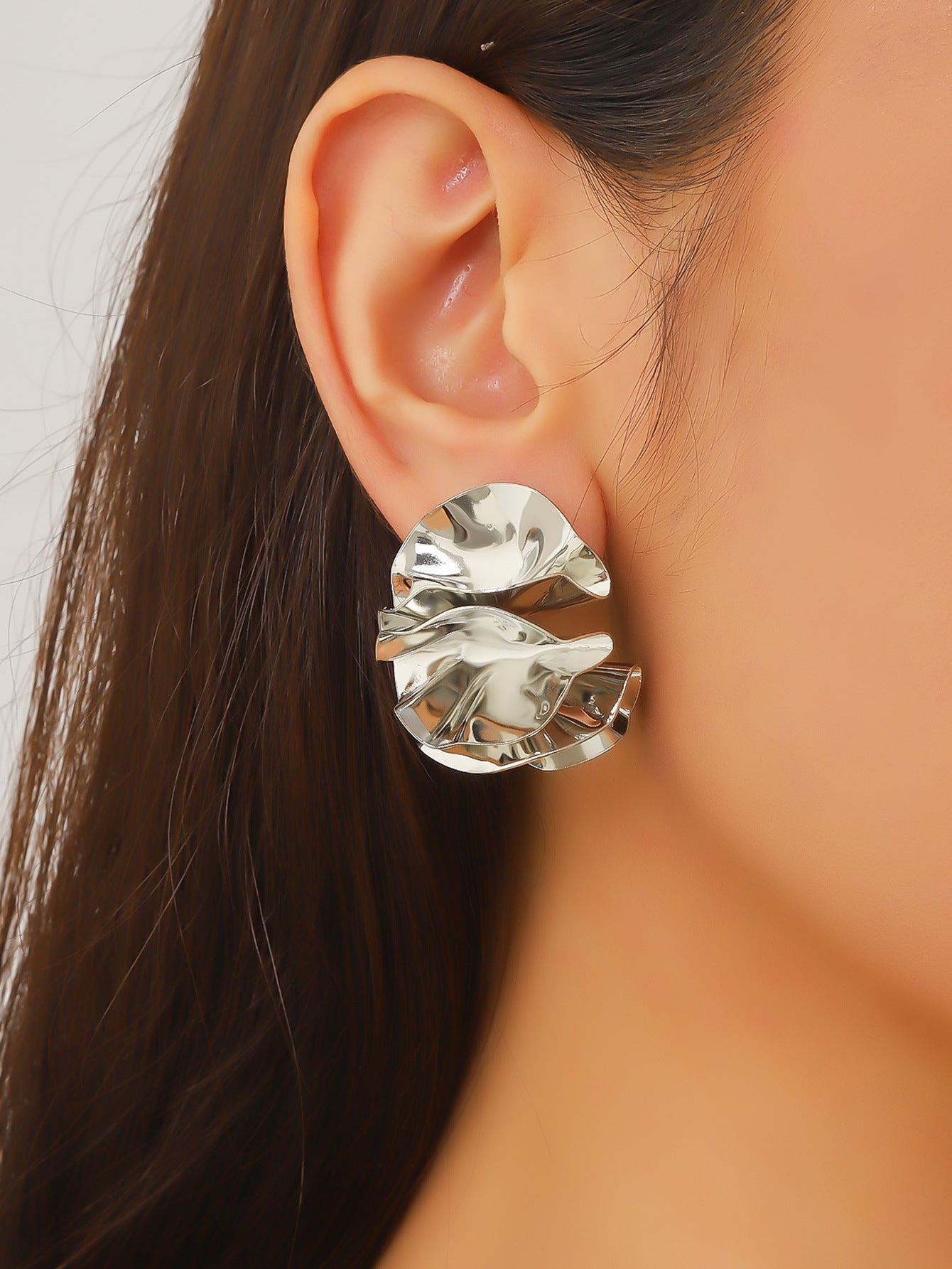 New personality European and American metal petal stud earrings retro Hong Kong style fashion catwalk vintage style earrings