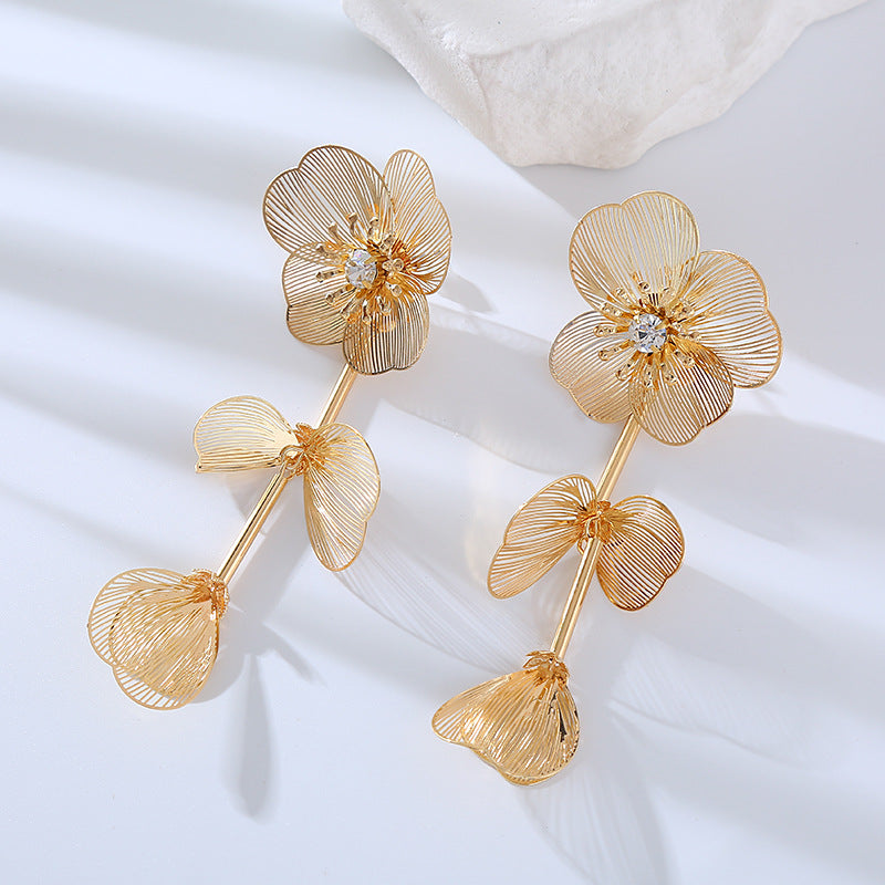 European and American fashion multi-layer spliced earrings, light luxury, long metallic flowers, exaggerated earrings, diamonds, high-end earrings, women