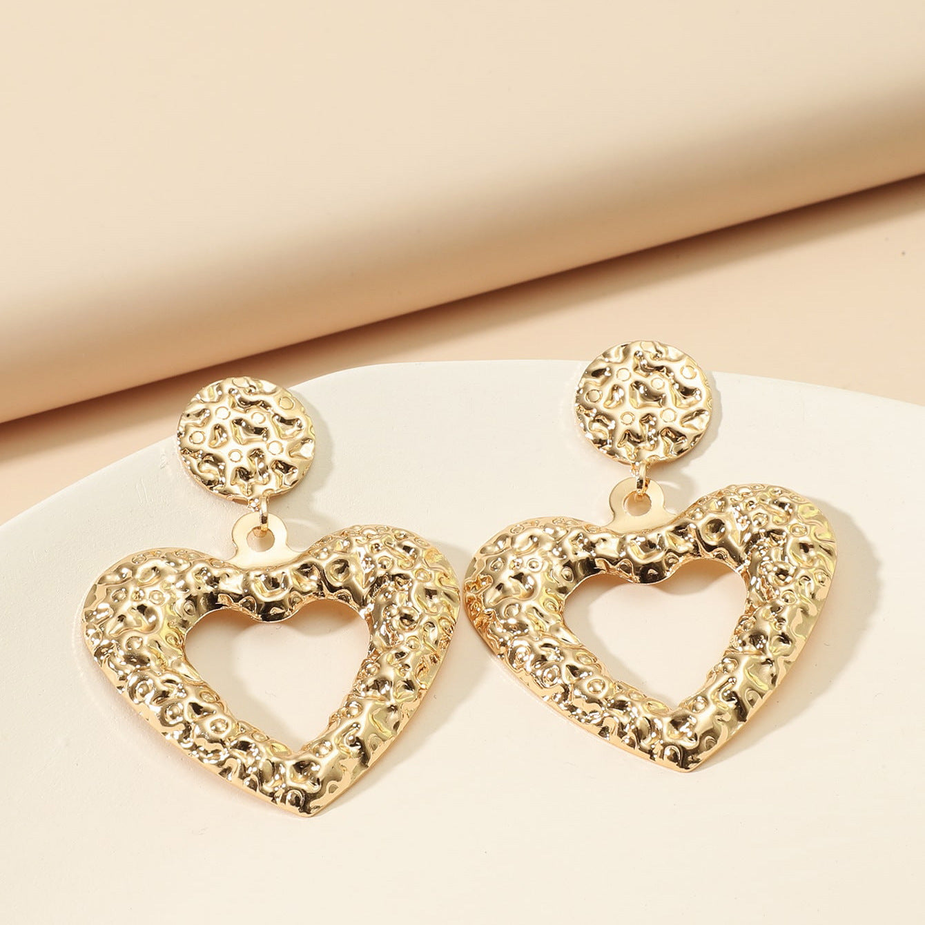 New European and American exaggerated jewelry, retro geometric triangle shape, metal earrings, personality temperament, alloy cutout earrings
